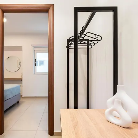 Town, 3 Min To - Kyma 4 *