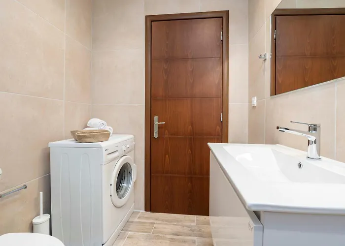 Town, 3 Min To - Kyma 4 *