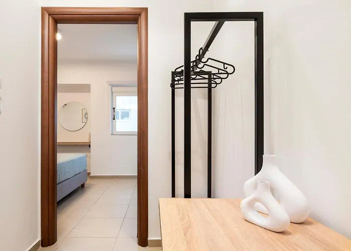 Town, 3 Min To - Kyma 4 *