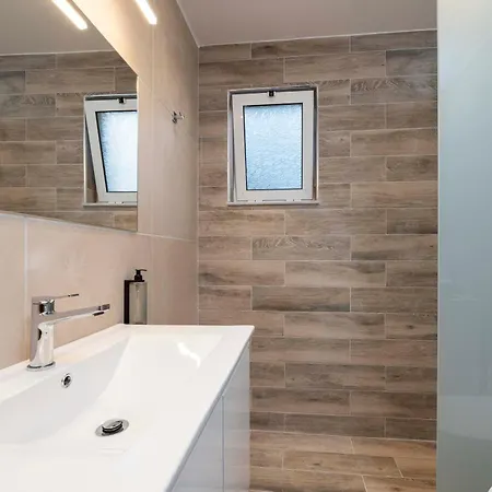 דירה Town, 3 Min To - Kyma 4